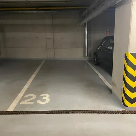 Forestpark, Free Parking, Self-check In ברטיסלאבה